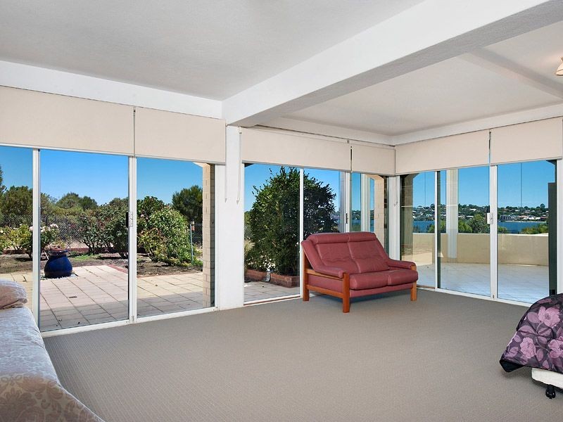 29 Edgewater Road, Salter Point WA 6152