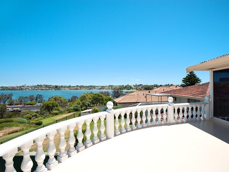 29 Edgewater Road, Salter Point WA 6152