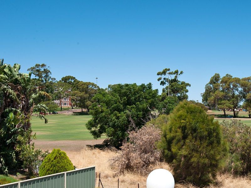 29 Edgewater Road, Salter Point WA 6152