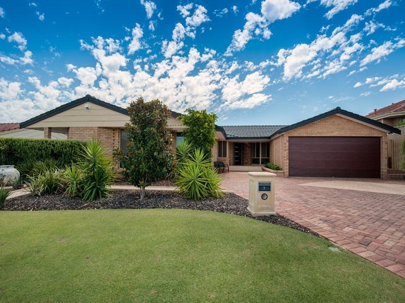 7 Demasson Rise, Leeming WA 6149
