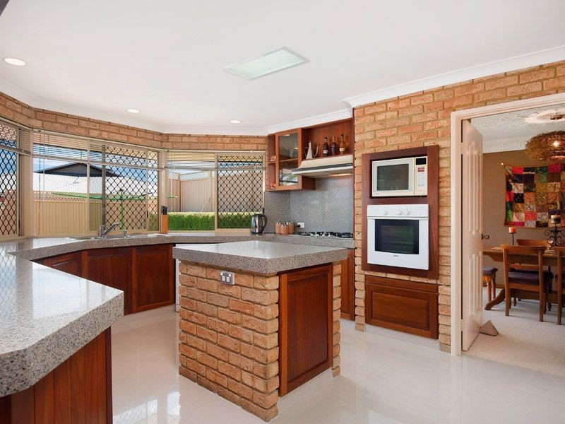 7 Demasson Rise, Leeming WA 6149