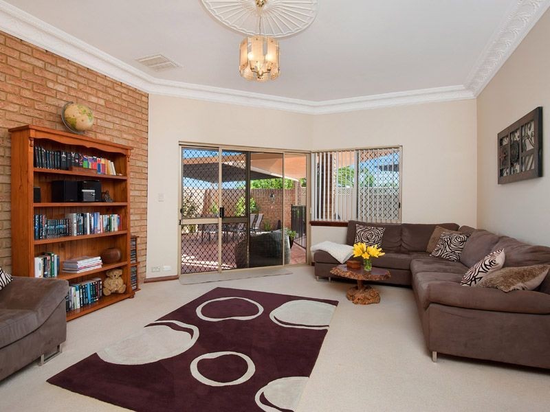 7 Demasson Rise, Leeming WA 6149