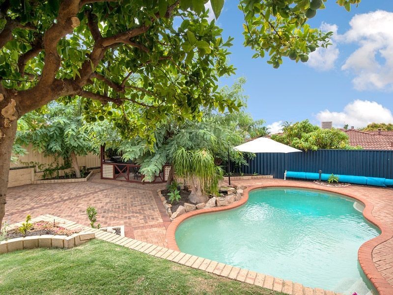 14 Harwood Rise, Leeming WA 6149