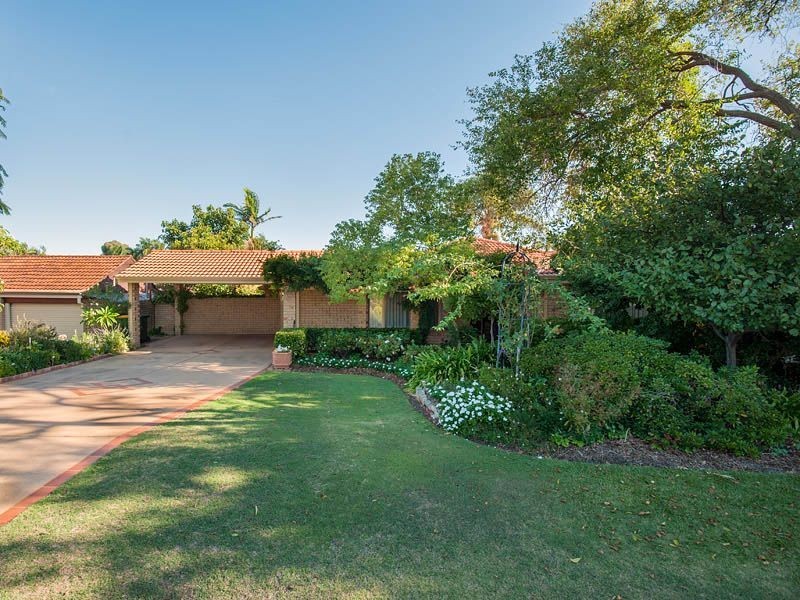 8 Nigel Court, Leeming WA 6149