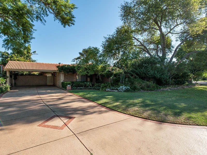 8 Nigel Court, Leeming WA 6149