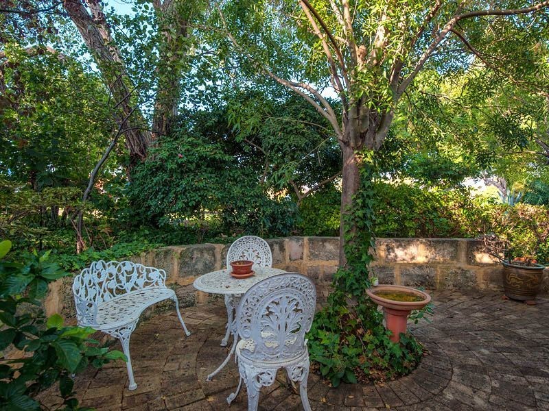 8 Nigel Court, Leeming WA 6149