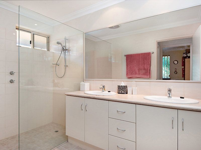 8 Nigel Court, Leeming WA 6149