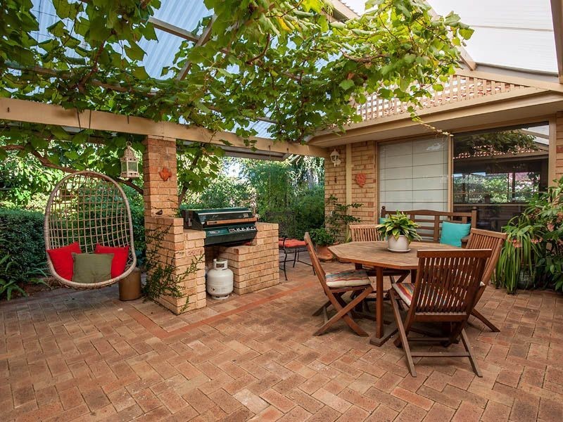 8 Nigel Court, Leeming WA 6149