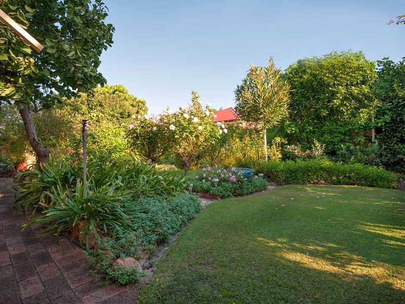 8 Nigel Court, Leeming WA 6149