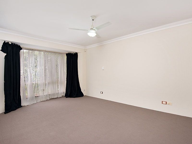 4 Daly Court, Leeming WA 6149