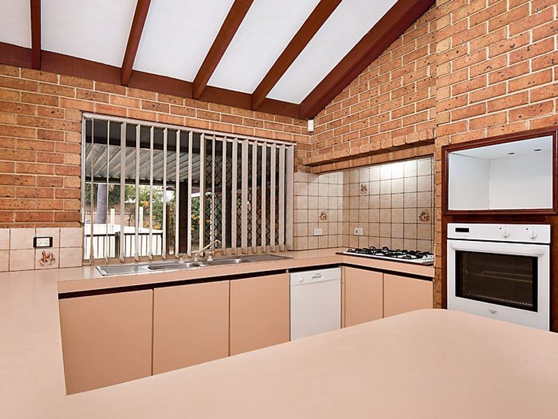 4 Daly Court, Leeming WA 6149