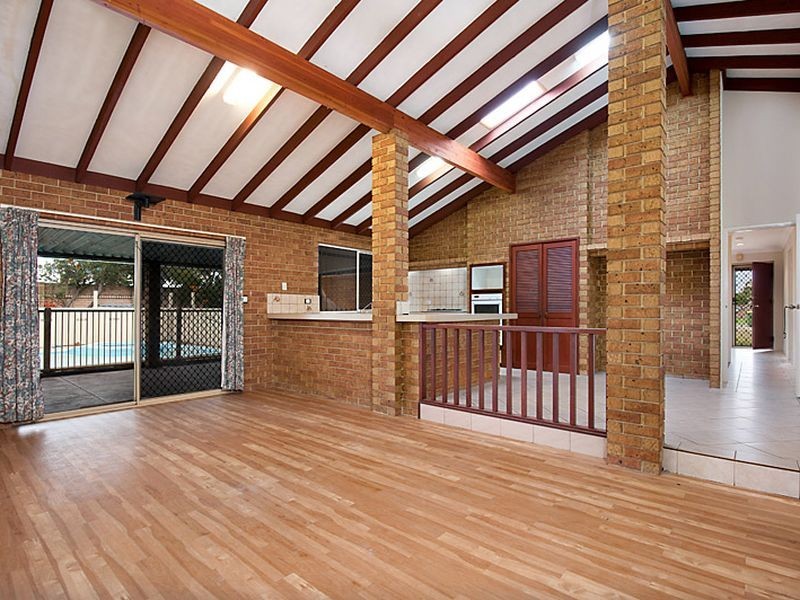 4 Daly Court, Leeming WA 6149