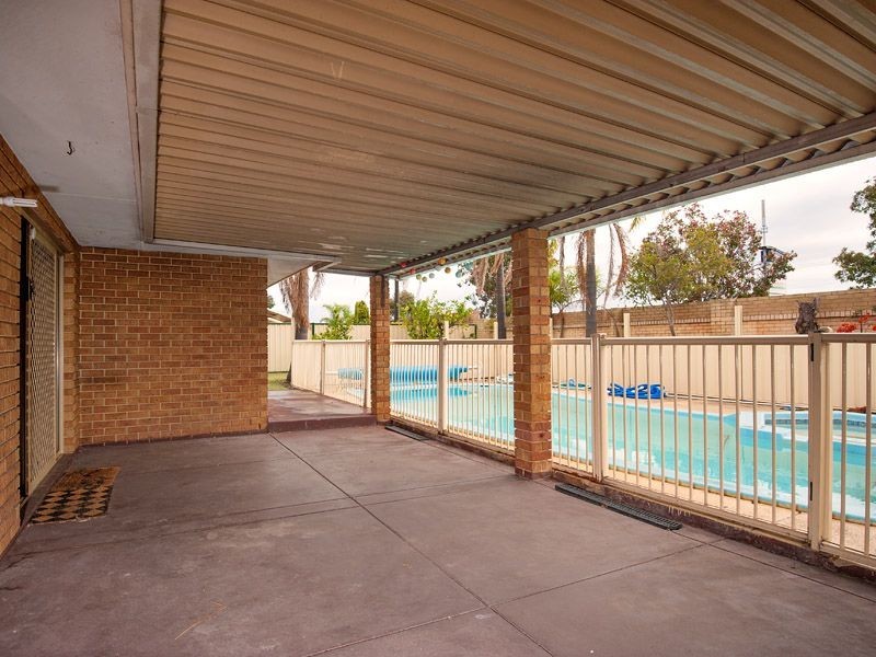 4 Daly Court, Leeming WA 6149