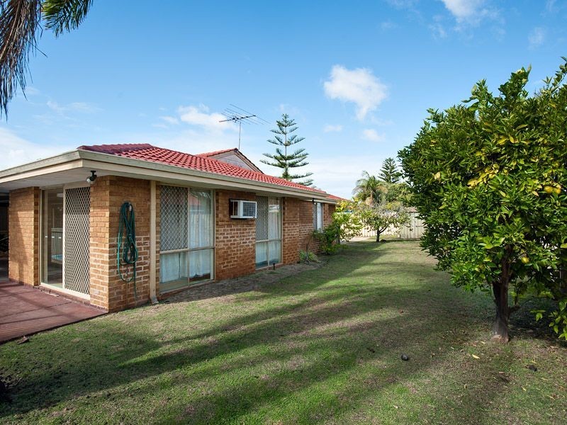 4 Daly Court, Leeming WA 6149