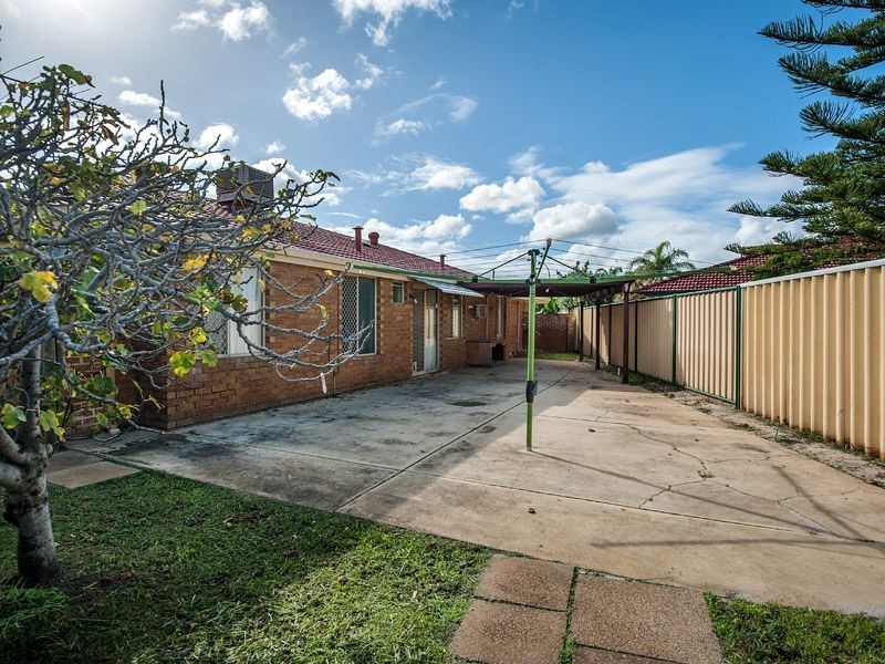 4 Daly Court, Leeming WA 6149