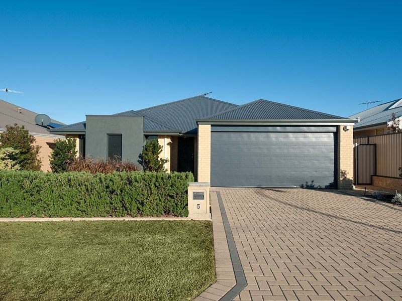 5 Weymouth Road, Aubin Grove WA 6164