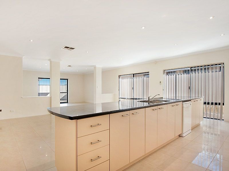 5 Weymouth Road, Aubin Grove WA 6164