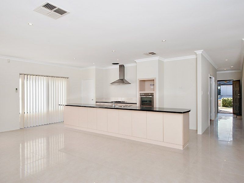 5 Weymouth Road, Aubin Grove WA 6164