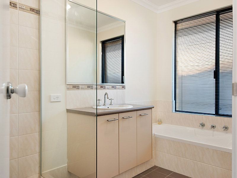 5 Weymouth Road, Aubin Grove WA 6164