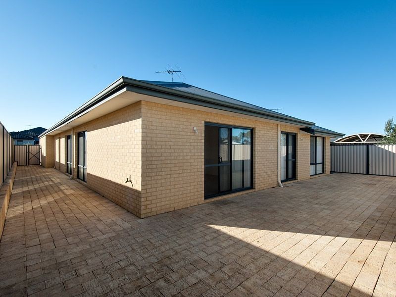 5 Weymouth Road, Aubin Grove WA 6164