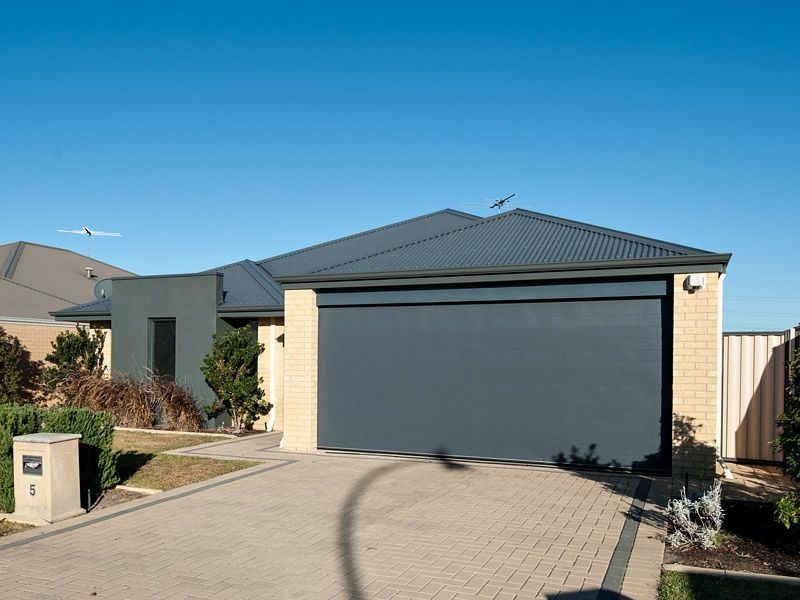 5 Weymouth Road, Aubin Grove WA 6164