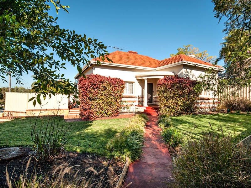 16 Hannibal Street, Palmyra WA 6157