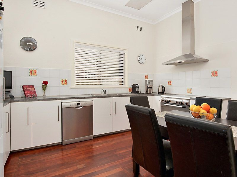 16 Hannibal Street, Palmyra WA 6157