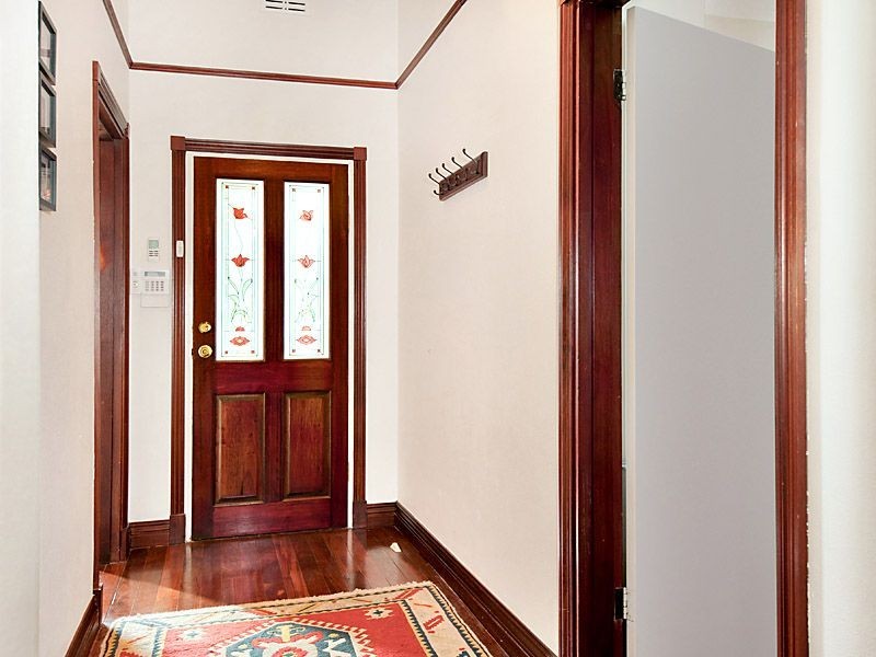 16 Hannibal Street, Palmyra WA 6157