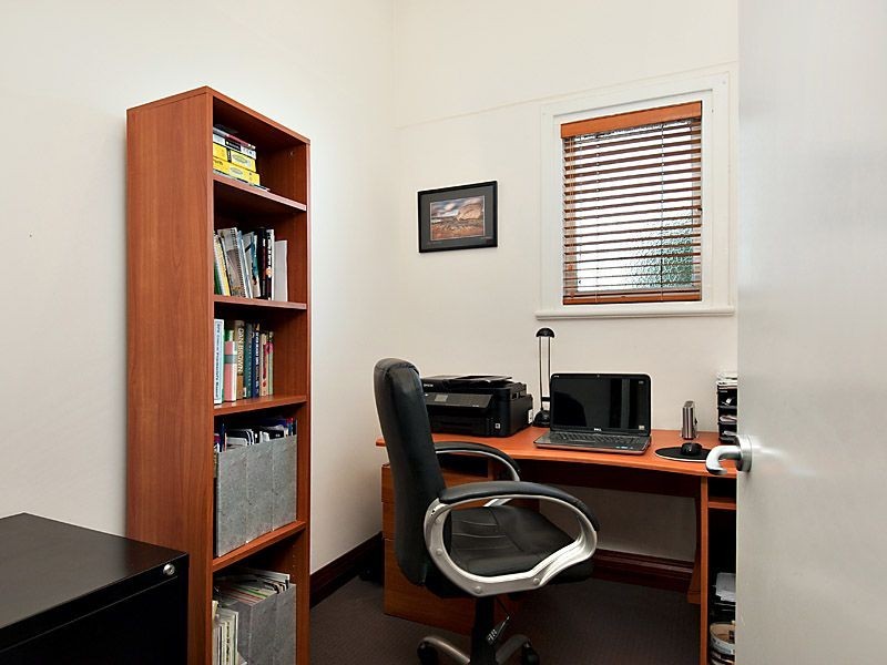 16 Hannibal Street, Palmyra WA 6157