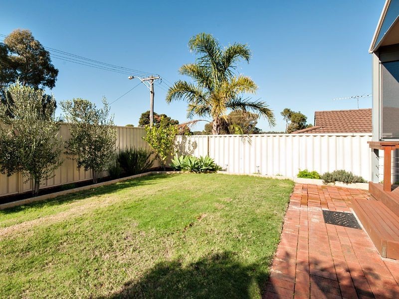 16 Hannibal Street, Palmyra WA 6157