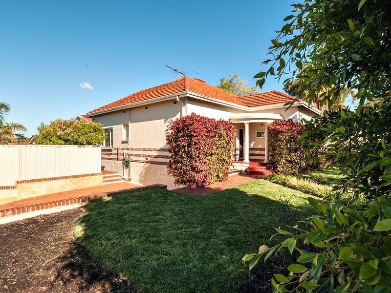 16 Hannibal Street, Palmyra WA 6157