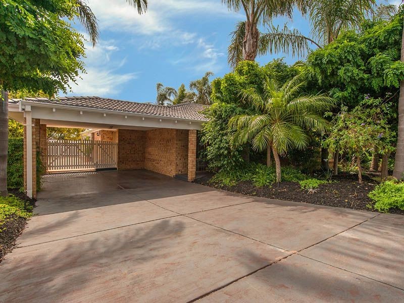 8 Devenish Way, Leeming WA 6149
