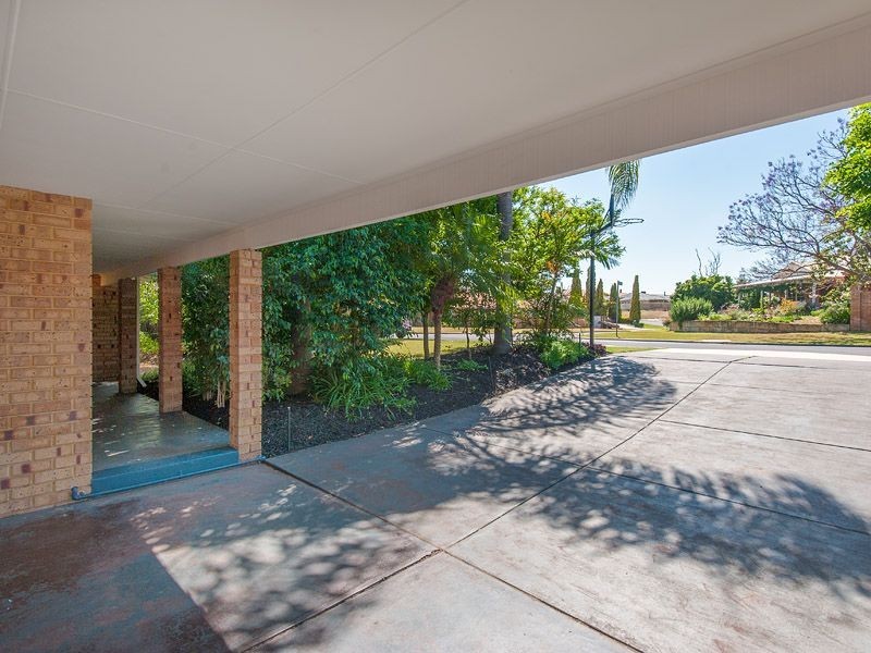 8 Devenish Way, Leeming WA 6149