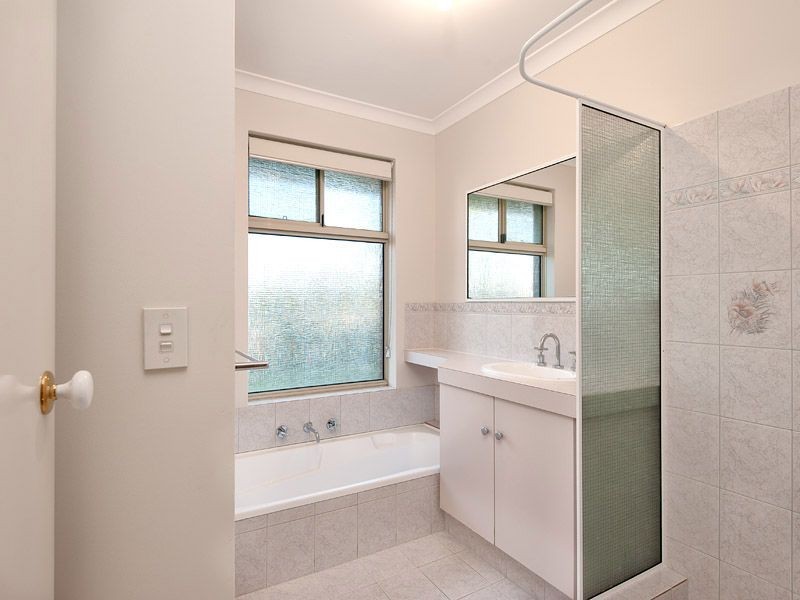 4 Cluelow Rise, Leeming WA 6149