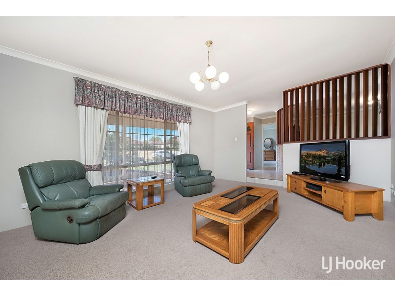 4 Heatherlea Parkway, Leeming WA 6149