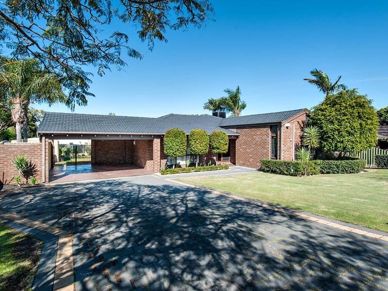 27 Cardinal Crescent, Leeming WA 6149