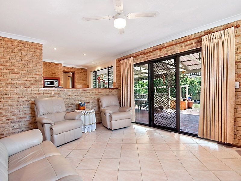 15 Matthew Avenue, Leeming WA 6149