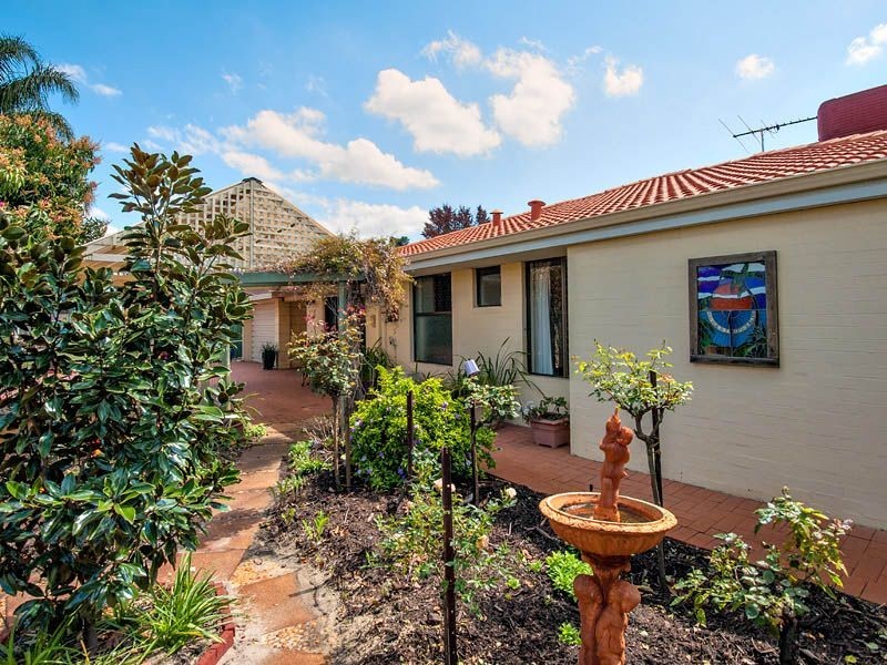 15 Matthew Avenue, Leeming WA 6149