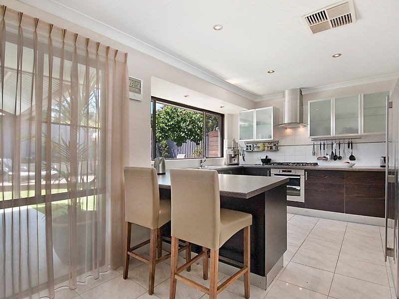 21 Gladstone Road, Leeming WA 6149