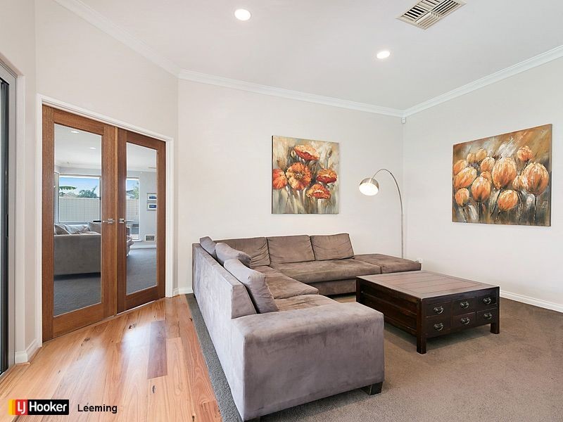 7 Greenlea Rise, Leeming WA 6149