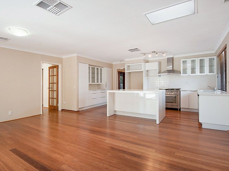 39 Gracechurch Crescent, Leeming WA 6149