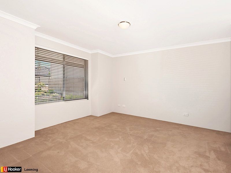 69 Barfield Road, Hammond Park WA 6164