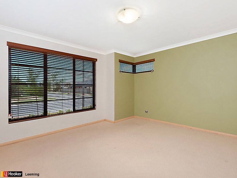 14 Hillhouse Way, Piara Waters WA 6112