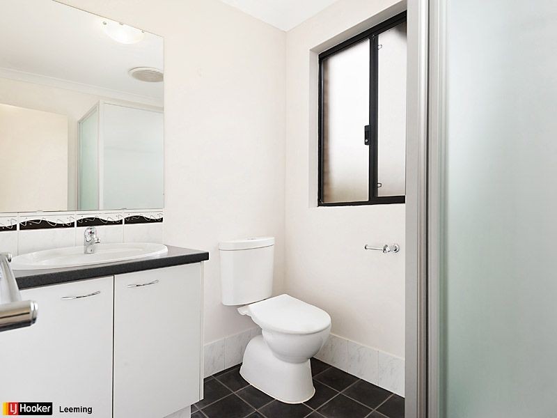 14 Hillhouse Way, Piara Waters WA 6112