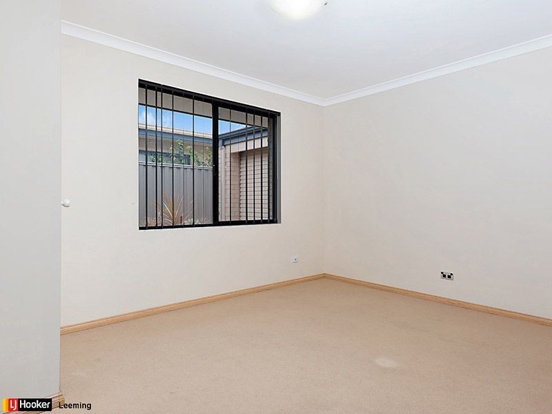 14 Hillhouse Way, Piara Waters WA 6112