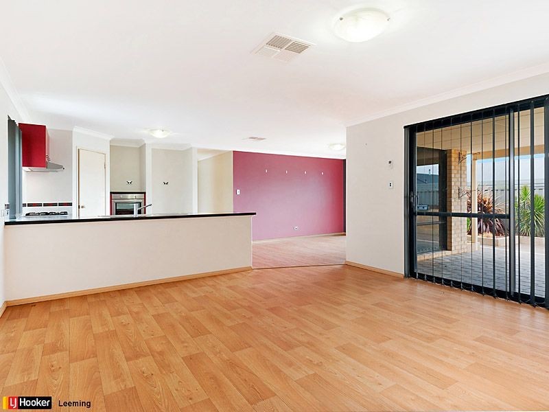 14 Hillhouse Way, Piara Waters WA 6112
