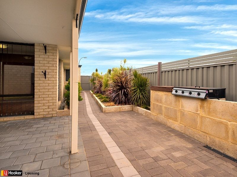 14 Hillhouse Way, Piara Waters WA 6112
