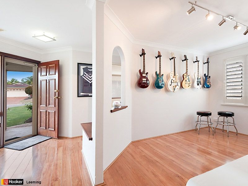 10 Sellen Court, Leeming WA 6149