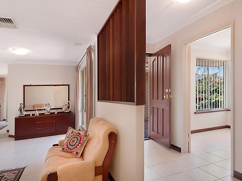 12 Olsen Court, Leeming WA 6149