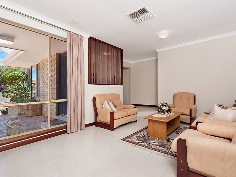 12 Olsen Court, Leeming WA 6149